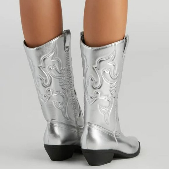 Stylish Silver Western Ankle Boots - Picture 4 of 12